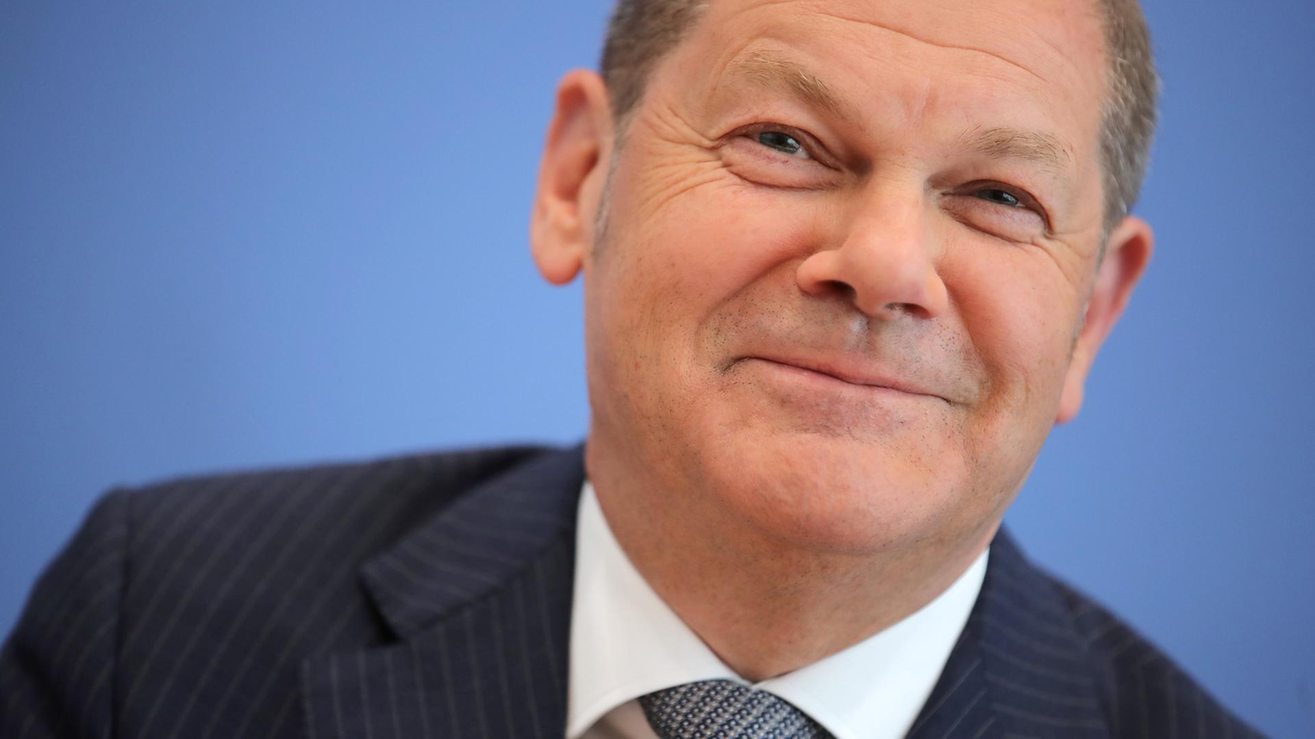 Bundesfinanzminister Olaf Scholz, SPD, spricht bei der Pressekonferenz zum Haushalt 2018. Bundesfinanzminister Olaf Scholz, SPD, spricht bei der Pressekonferenz zum Haushalt 2018.