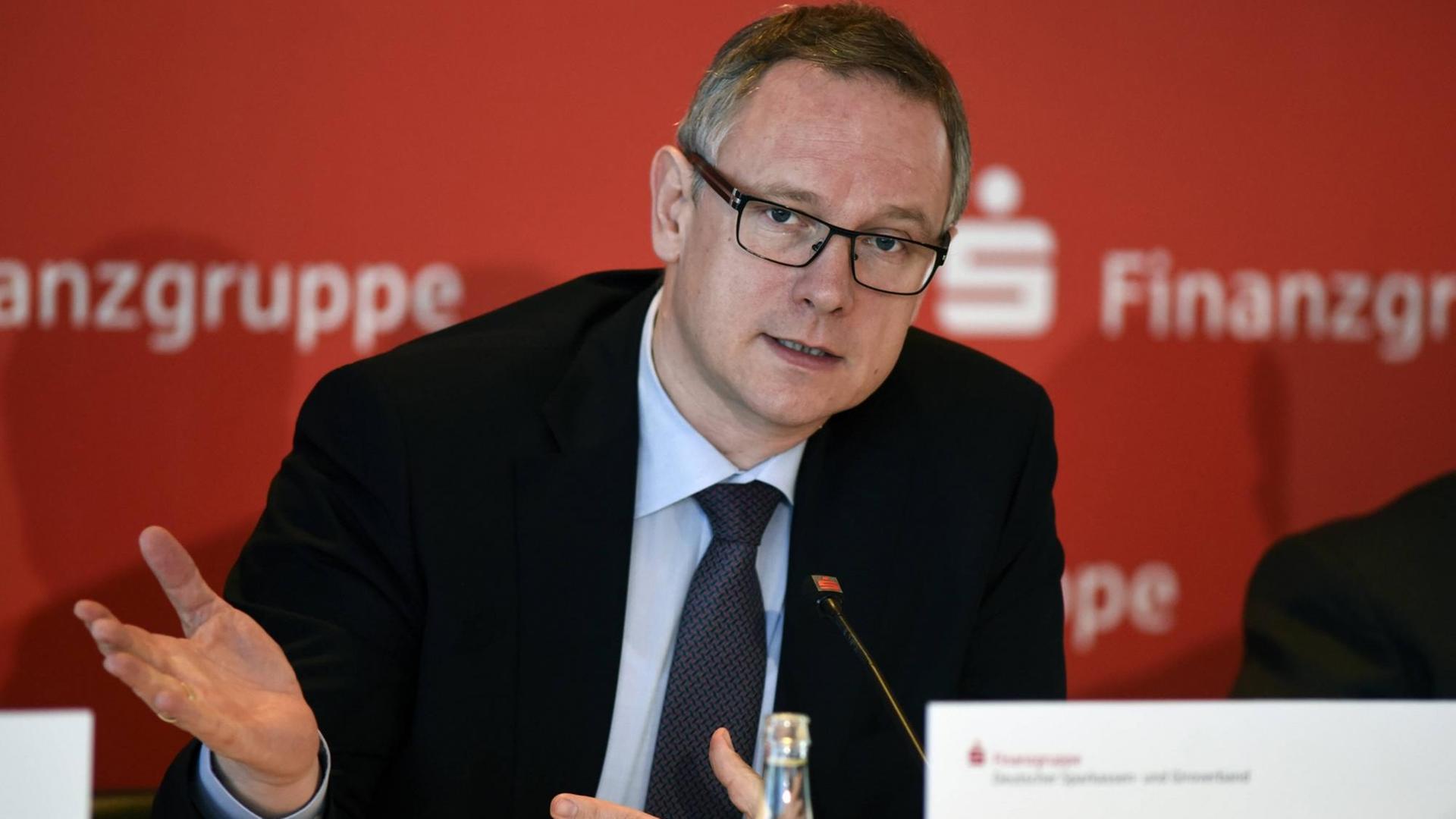 Georg Fahrenschon, Präsident des Deutschen Sparkassen- und Giroverbandes. Georg Fahrenschon, Präsident des Deutschen Sparkassen- und Giroverbandes.