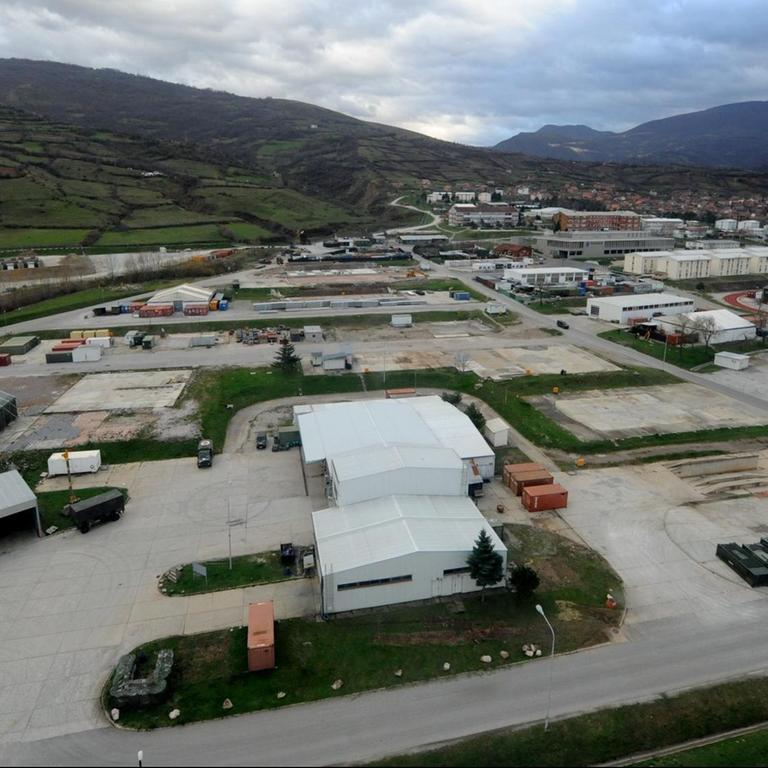Das KFOR-Feldlager in Prizren im Kosovo, aufgenommen im Jahr 2010