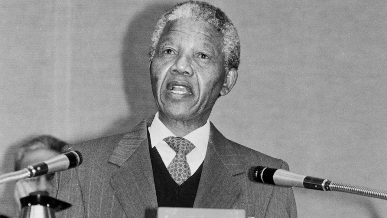 Der Vizepraesident des Afrikanischen Nationalkongresses, ANC, Nelson Mandela haelt eine Rede am 77. Kongress der Internationalen Arbeitsorganisation, ILO, in Genf, aufgenommen am 9. Juni 1990. |