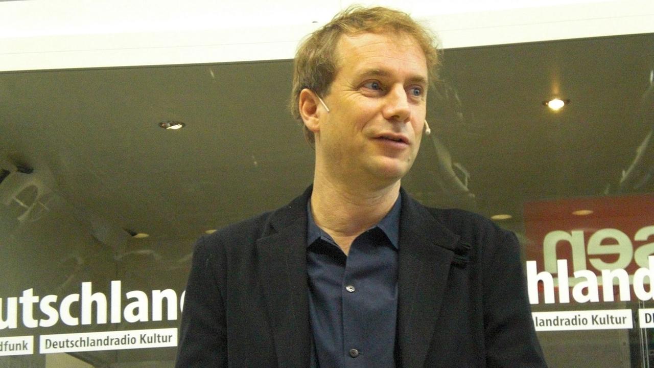 Jo Lendle zu Gast am Stand von Deutschlandradio bei der Frankfurter Buchmesse 2013 Jo Lendle zu Gast am Stand von Deutschlandradio bei der Frankfurter Buchmesse 2013