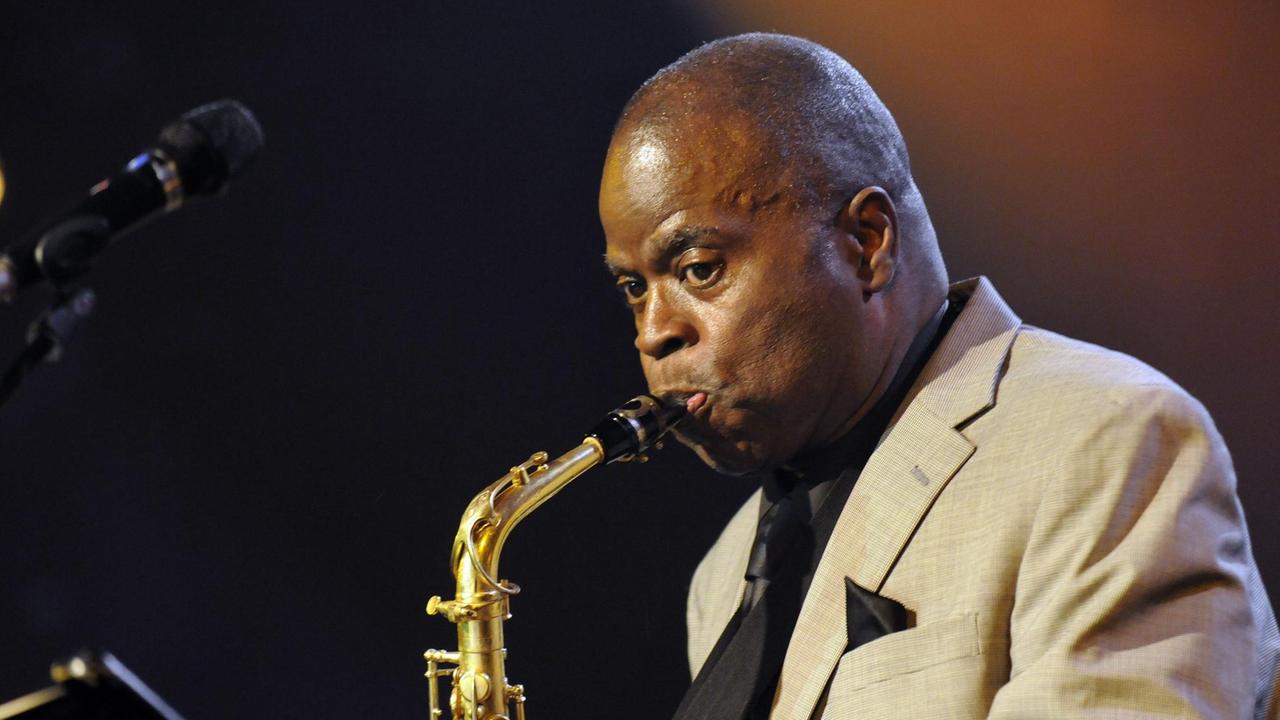 Der amerikanische Saxofonist Maceo Parker beim Jazzbaltica-Festival 2015. Der amerikanische Saxofonist Maceo Parker beim Jazzbaltica-Festival 2015.