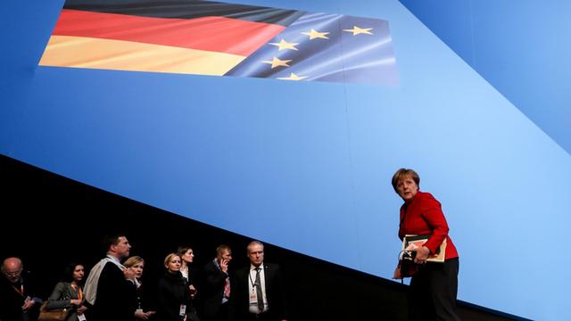 Bundeskanzlerin Angela Merkel (CDU) verlässt am 06.12.2016 den 29. Bundesparteitag der CDU in Essen (Nordrhein-Westfalen).