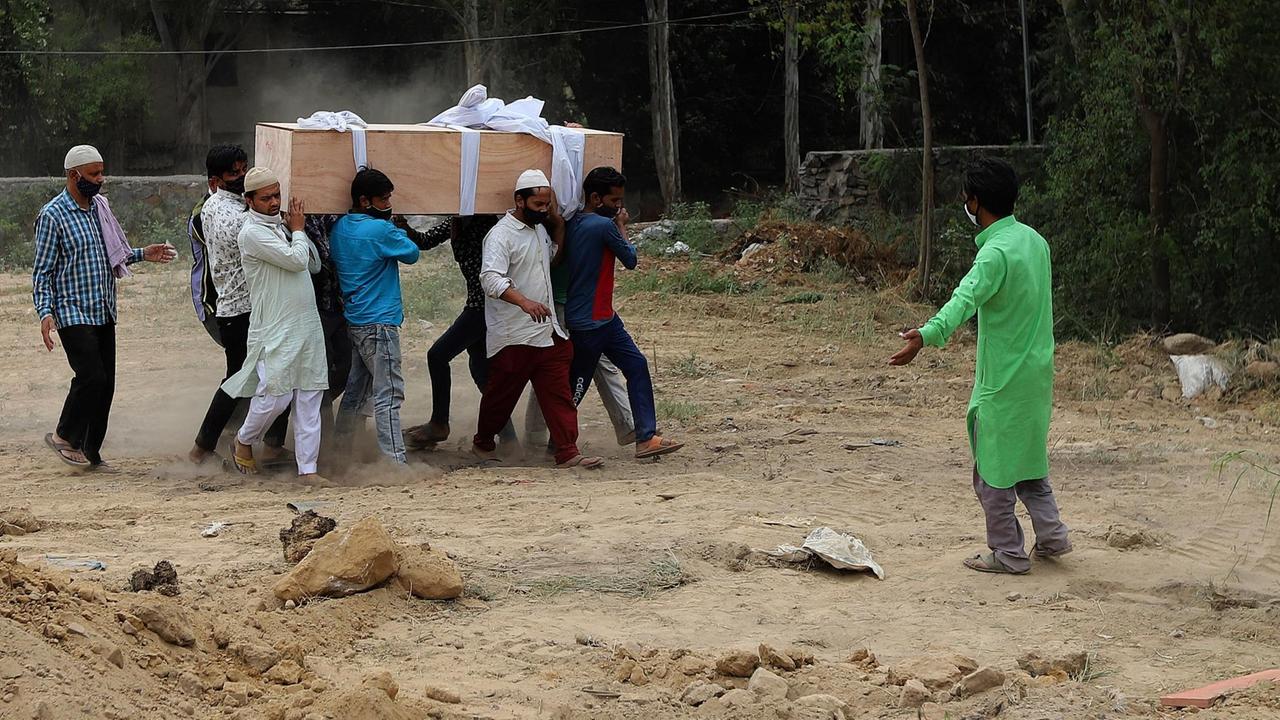 Beerdigung eines an Covid-19 Verstorbenen in Indien im April 2021 Beerdigung eines an Covid-19 Verstorbenen in Indien im April 2021