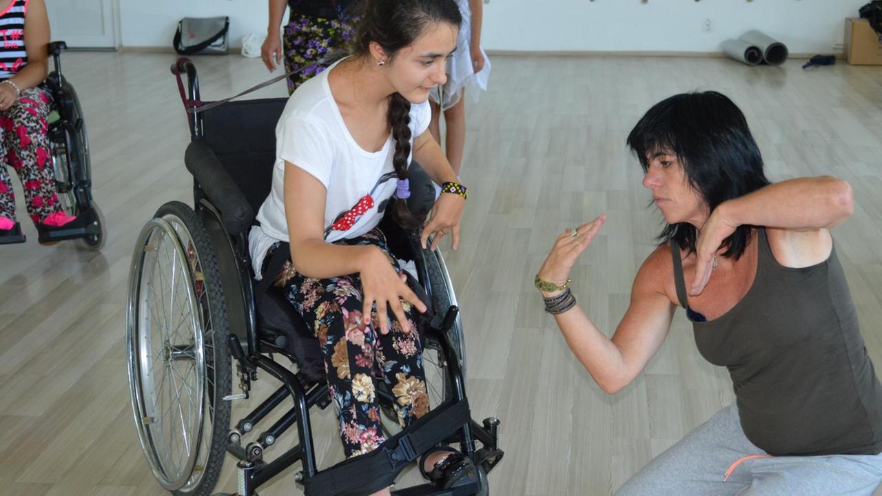 Tanztherapeutin Bea Carolina Remark beim Training. Tanztherapeutin Bea Carolina Remark beim Training.