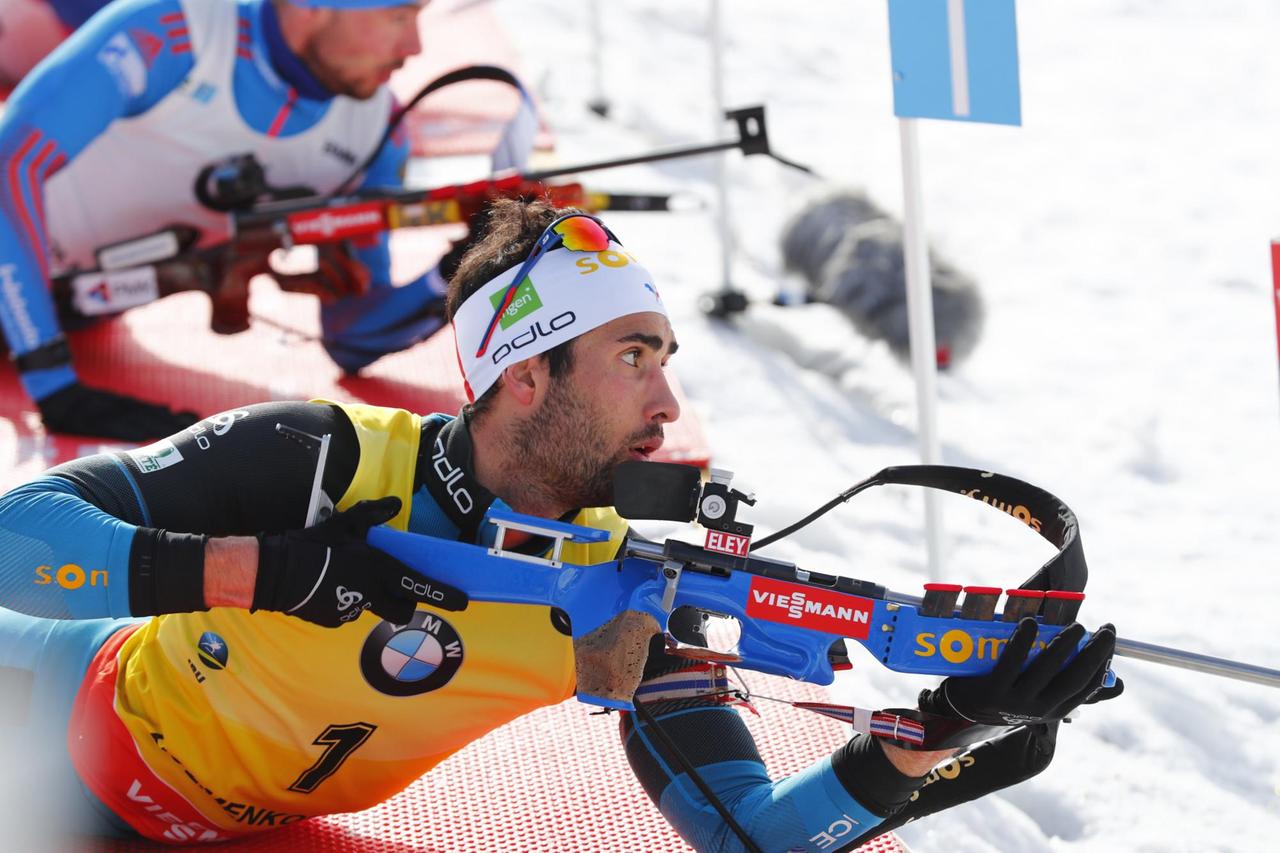 Der Franzose Martin Fourcade am Schießstand während des Massenstartrennens beim Saisonfinale in Olso am 19. März 2017 Der Franzose Martin Fourcade am Schießstand während des Massenstartrennens beim Saisonfinale in Olso am 19. März 2017