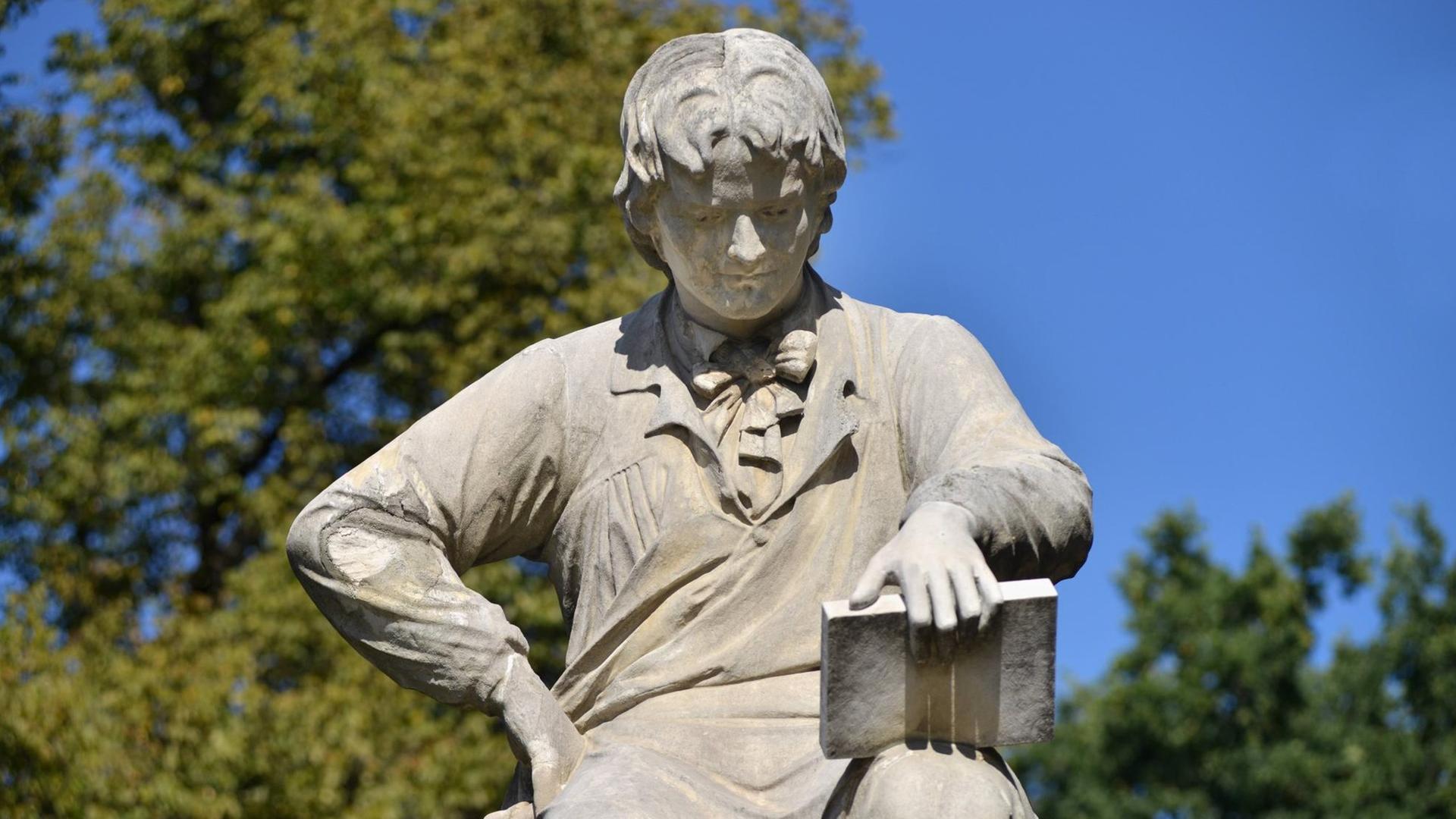 Das Denkmal Alois Senefelder am Senefelder Platz, Prenzlauer Berg, in Berlin Das Denkmal Alois Senefelder am Senefelder Platz, Prenzlauer Berg, in Berlin