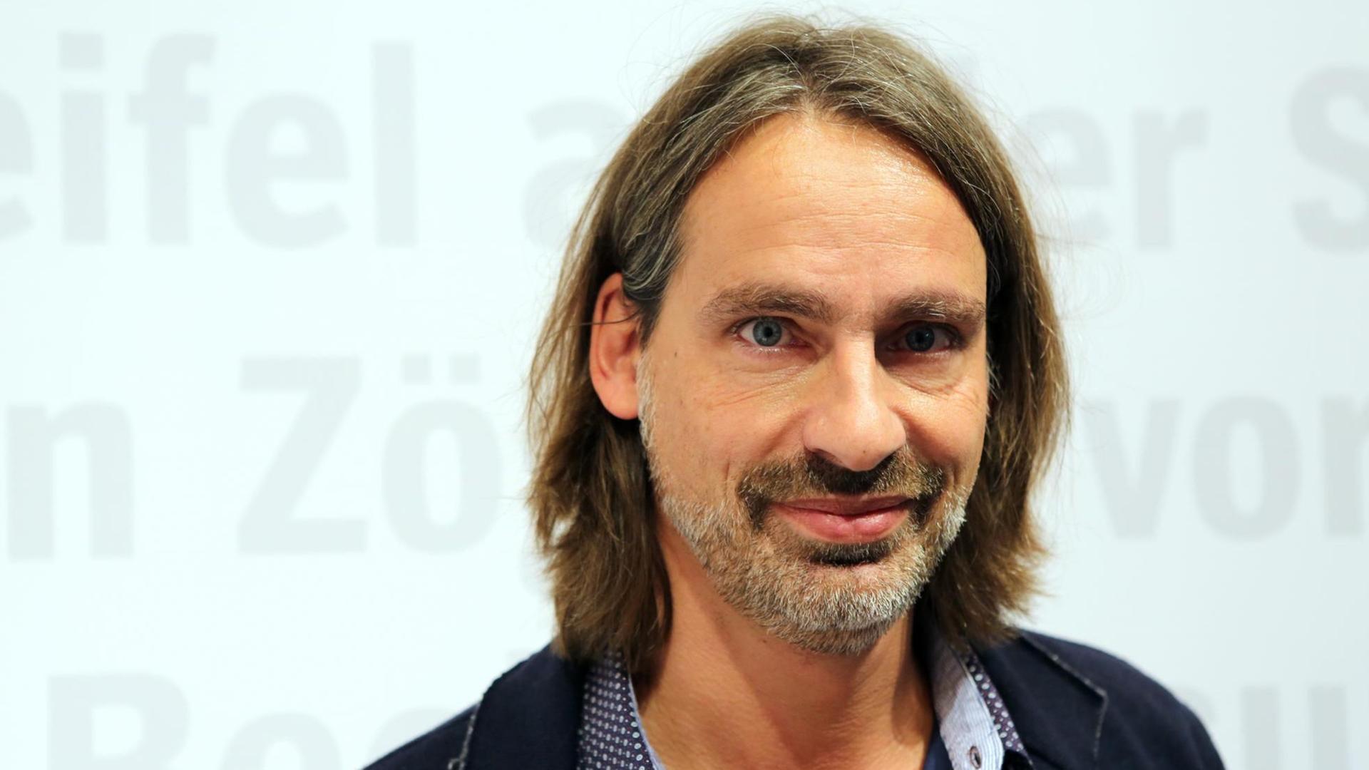 Richard David Precht stellt am 20.10.2016 sein Buch "Tiere denken" beim Spiegel auf der Buchmesse Frankfurt vor. Foto: Susannah V. Vergau / dpa | Verwendung weltweit Richard David Precht stellt am 20.10.2016 sein Buch "Tiere denken" beim Spiegel auf der Buchmesse Frankfurt vor. Foto: Susannah V. Vergau / dpa | Verwendung weltweit