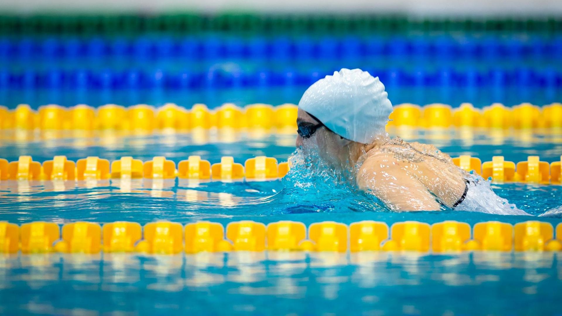 Elena Krawzow (Berliner Schwimmteam) bei den Internationalen Deutschen Meisterschaften im Schwimmen für Menschen mit Behinderung.