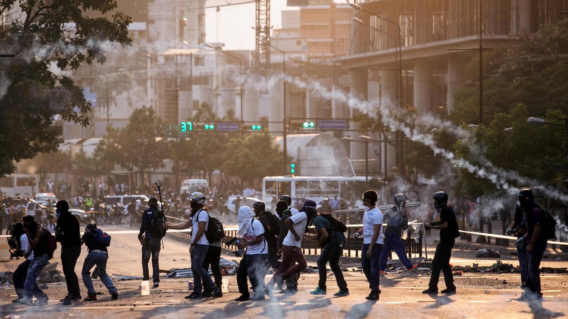 Anti-Regierungsproteste in Altamira, östlich von Caracas, Venezuela. 6. März 2014. Anti-Regierungsproteste in Altamira, östlich von Caracas, Venezuela. 6. März 2014.