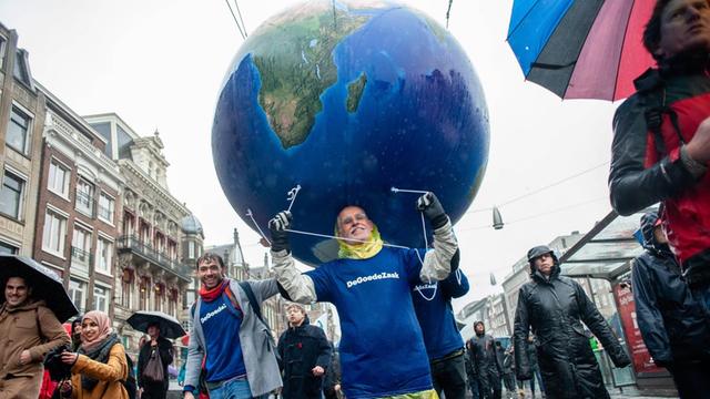 Zehntausende Menschen beteiligen sich an der Demonstration für mehr Klimaschutz