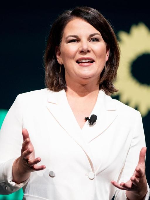Annalena Baerbock, Bundesvorsitzende von Bündnis 90/Die Grünen, hält beim digitalen Bundesparteitag der Grünen ihre politische Auftaktrede
