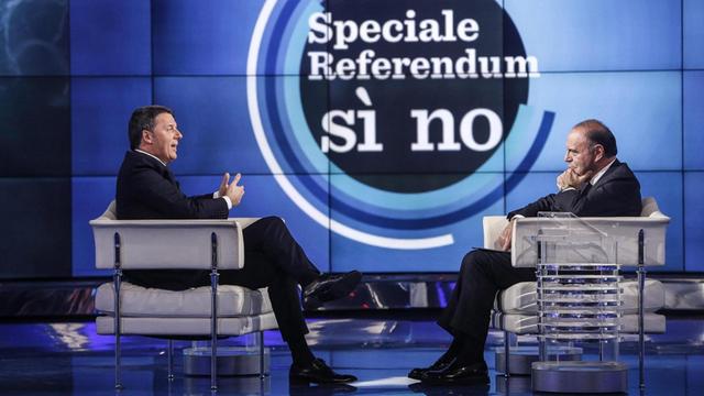 Der italienische Ministerpräsident Matteo Renzi in der TV-Sendung "Porta a porta" Ende November 2016, die in dem öffentlich-rechtlichen Sender RAI ausgestrahlt wird.