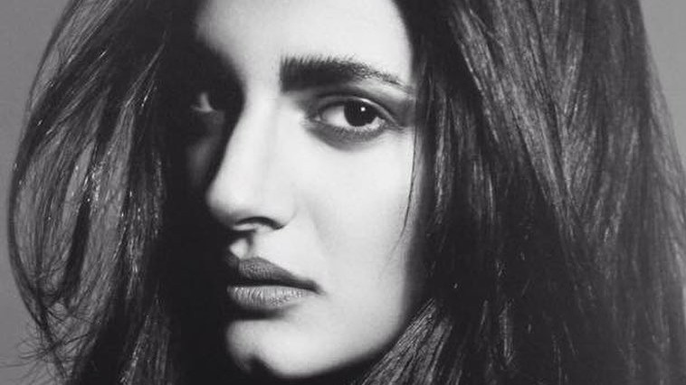 Ria Ana Sejpal ist Designerin aus Kenia. Sie gründete vor drei Jahren das nachhaltige Label "Lilabare" mit Sitz in Nairobi. Ria Ana Sejpal ist Designerin aus Kenia. Sie gründete vor drei Jahren das nachhaltige Label "Lilabare" mit Sitz in Nairobi.