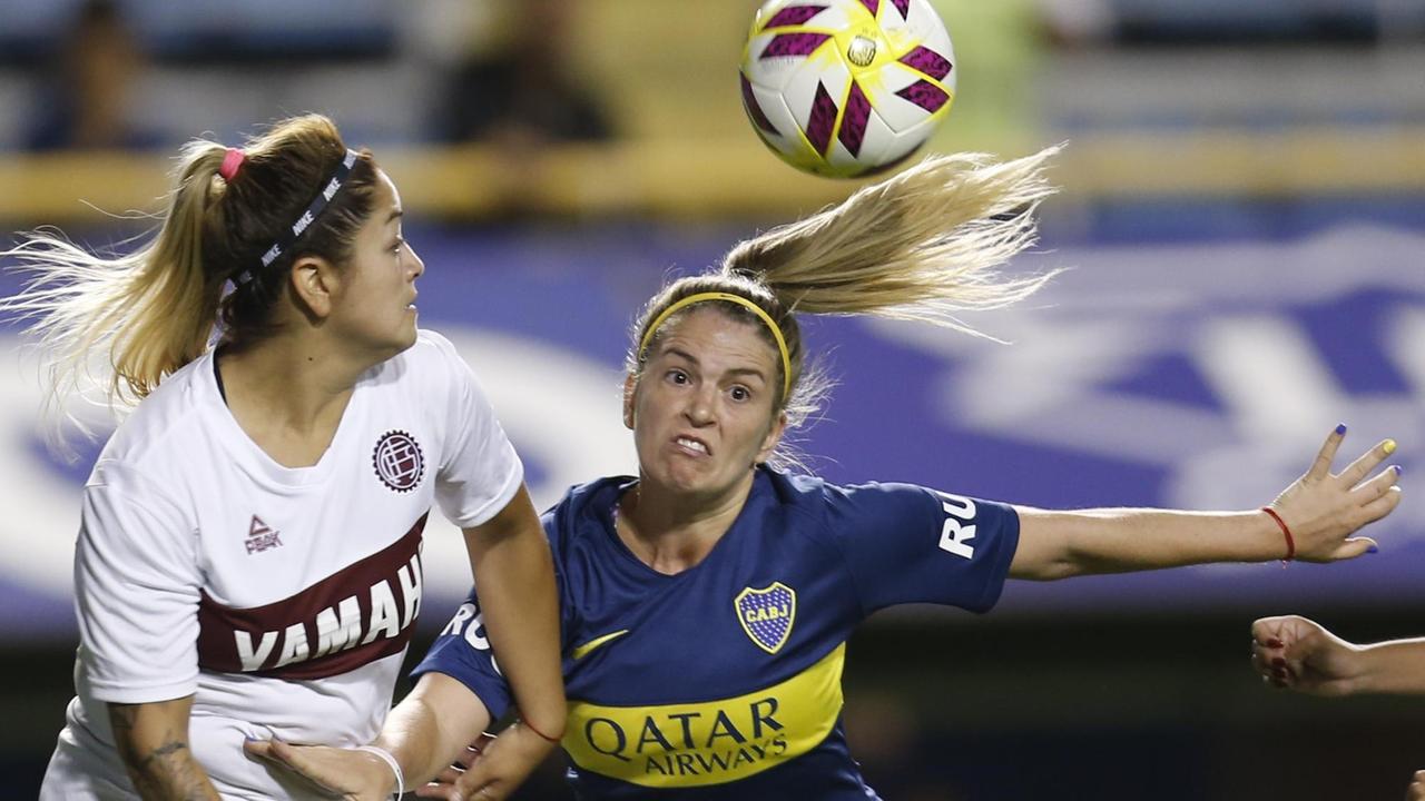 Camila Ares (re.), die argentinische Spielerin von Boca Juniors. Camila Ares (re.), die argentinische Spielerin von Boca Juniors.