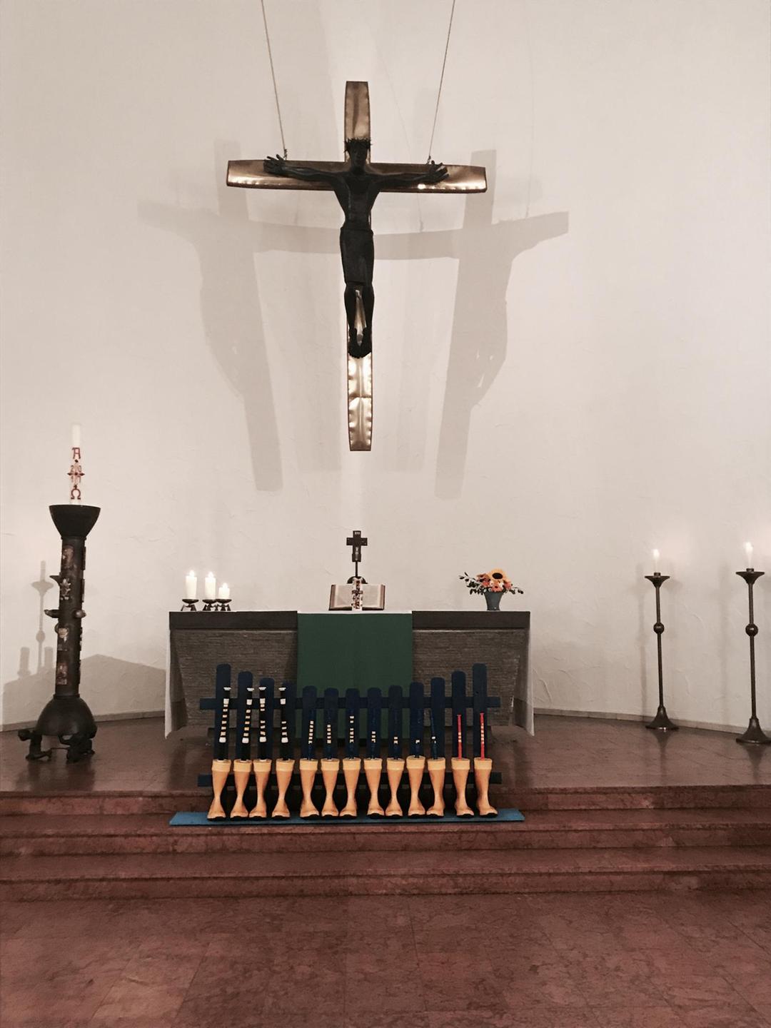 Die Gummistiefelorgel aus dem Gummistiefelorgelprojekt in der Berlin-Schöneberger Kirche "Zum Heilbronnen". Die Gummistiefelorgel aus dem Gummistiefelorgelprojekt in der Berlin-Schöneberger Kirche "Zum Heilbronnen".