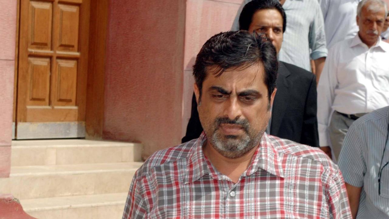 Arshad Bhaila vor dem Gericht in Larkana Arshad Bhaila vor dem Gericht in Larkana