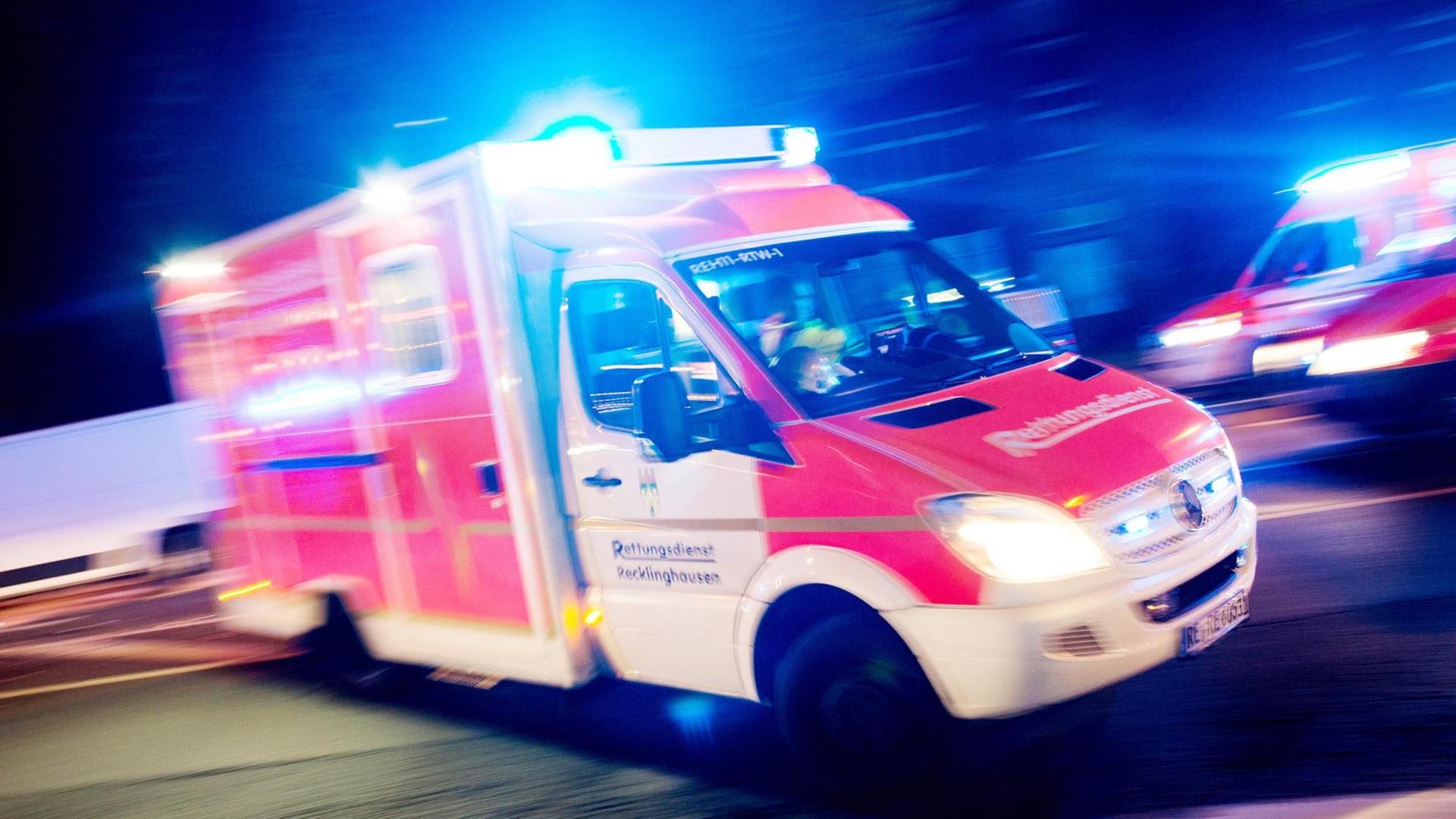 Ein Rettungswagen im Einsatz Ein Rettungswagen im Einsatz