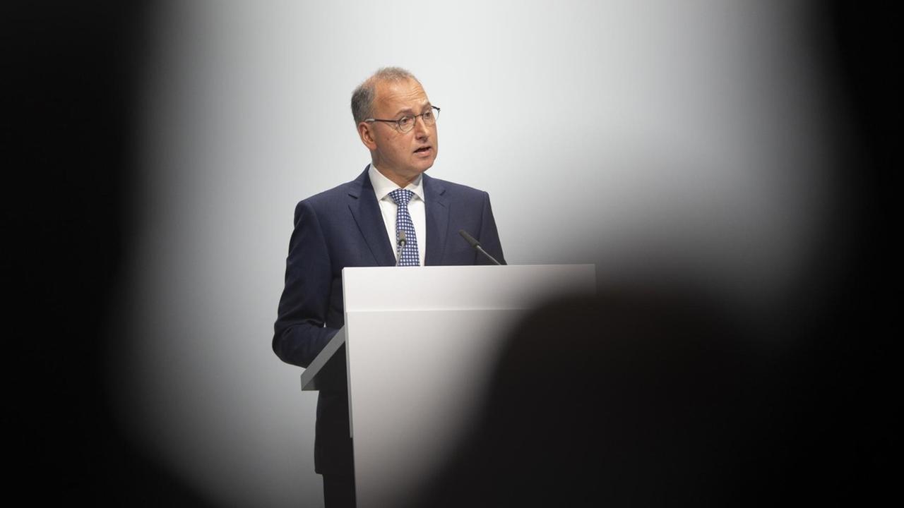 Der Vorstandsvorsitzende, Werner Baumann, bei seiner Rede auf der Hauptversammlung der Bayer AG am 26.4.2019. Der Vorstandsvorsitzende, Werner Baumann, bei seiner Rede auf der Hauptversammlung der Bayer AG am 26.4.2019.