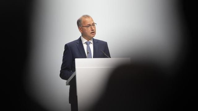 Der Vorstandsvorsitzende, Werner Baumann, bei seiner Rede auf der Hauptversammlung der Bayer AG am 26.4.2019.
