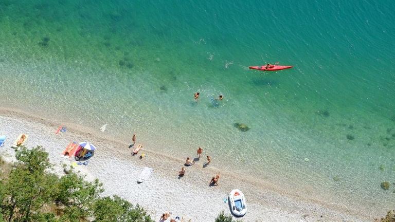 Der Strand von Duino vom Turm des Schlosses gesehen Der Strand von Duino vom Turm des Schlosses gesehen