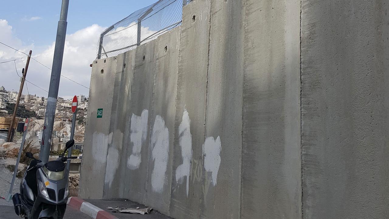 Mauer zwischen Jerusalem und Betlehem.
Mauer zwischen Jerusalem und Betlehem.