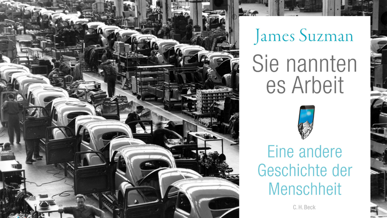 James Suzmans Buch "Sie nannten es Arbeit. Eine andere Geschichte der Menschheit" vor einem Fließband der Autoindustrie James Suzmans Buch "Sie nannten es Arbeit. Eine andere Geschichte der Menschheit" vor einem Fließband der Autoindustrie