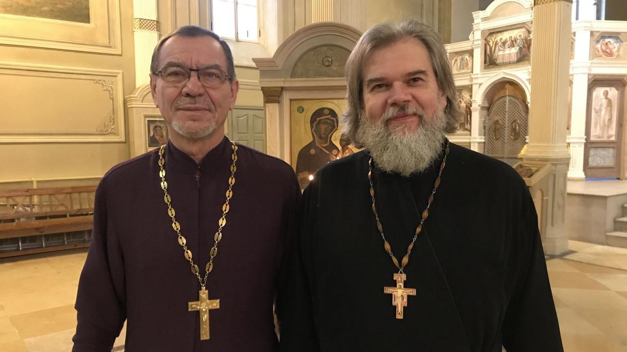 Priester Wladimir Lapschin li und Oleg Batow re