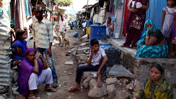 Armut und Trostlosigkeit in Mumbais Slums Armut und Trostlosigkeit in Mumbais Slums
