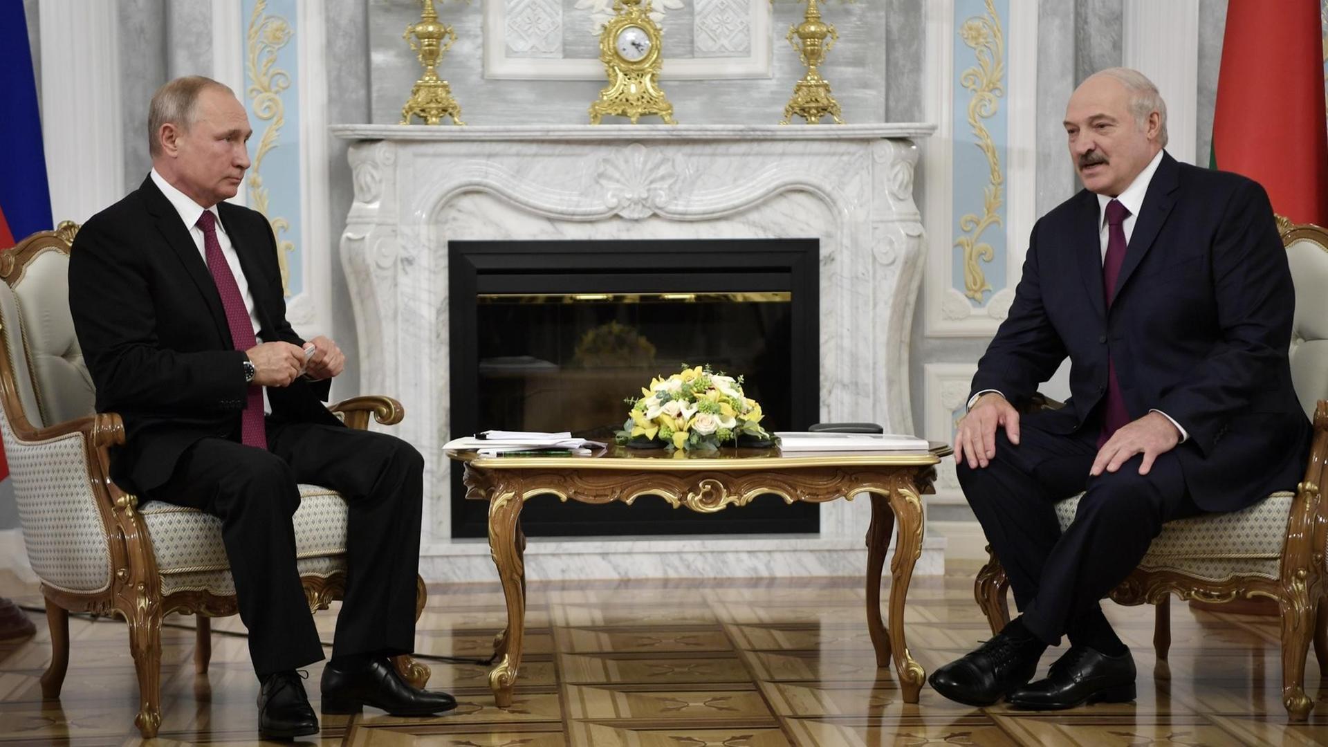 Wladimir Putin, links, Alexander Lukashenko in Minsk