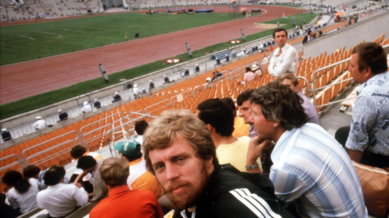 Guido Kratschmer auf der Zuschauertribüne während der Olympischen Spiele in Moskau. Guido Kratschmer auf der Zuschauertribüne während der Olympischen Spiele in Moskau.