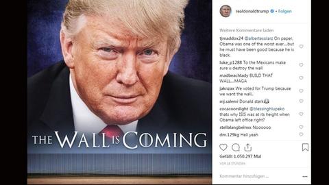 Auf seinem Instagram-Account "realdonaldtrump" postete Donald Trump am 3.1.2019 eine Foto-Montage, die an ein Game-of-Thrones-Plakat erinnert, auf dem er und die geplante Grenzmauer zu Mexiko abgebildet ist. Darunter steht "The Wall is coming" (dt. "Die Mauer kommt").