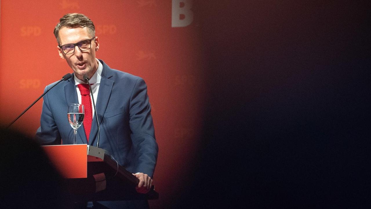 Lars Castellucci, Abgeordneter der SPD im Bundestag, und Kandidat für den Landesvorsitz in Baden-Württemberg, spricht beim Landesparteitag der SPD Baden-Württemberg vor der Wahl. Lars Castellucci, Abgeordneter der SPD im Bundestag, und Kandidat für den Landesvorsitz in Baden-Württemberg, spricht beim Landesparteitag der SPD Baden-Württemberg vor der Wahl.