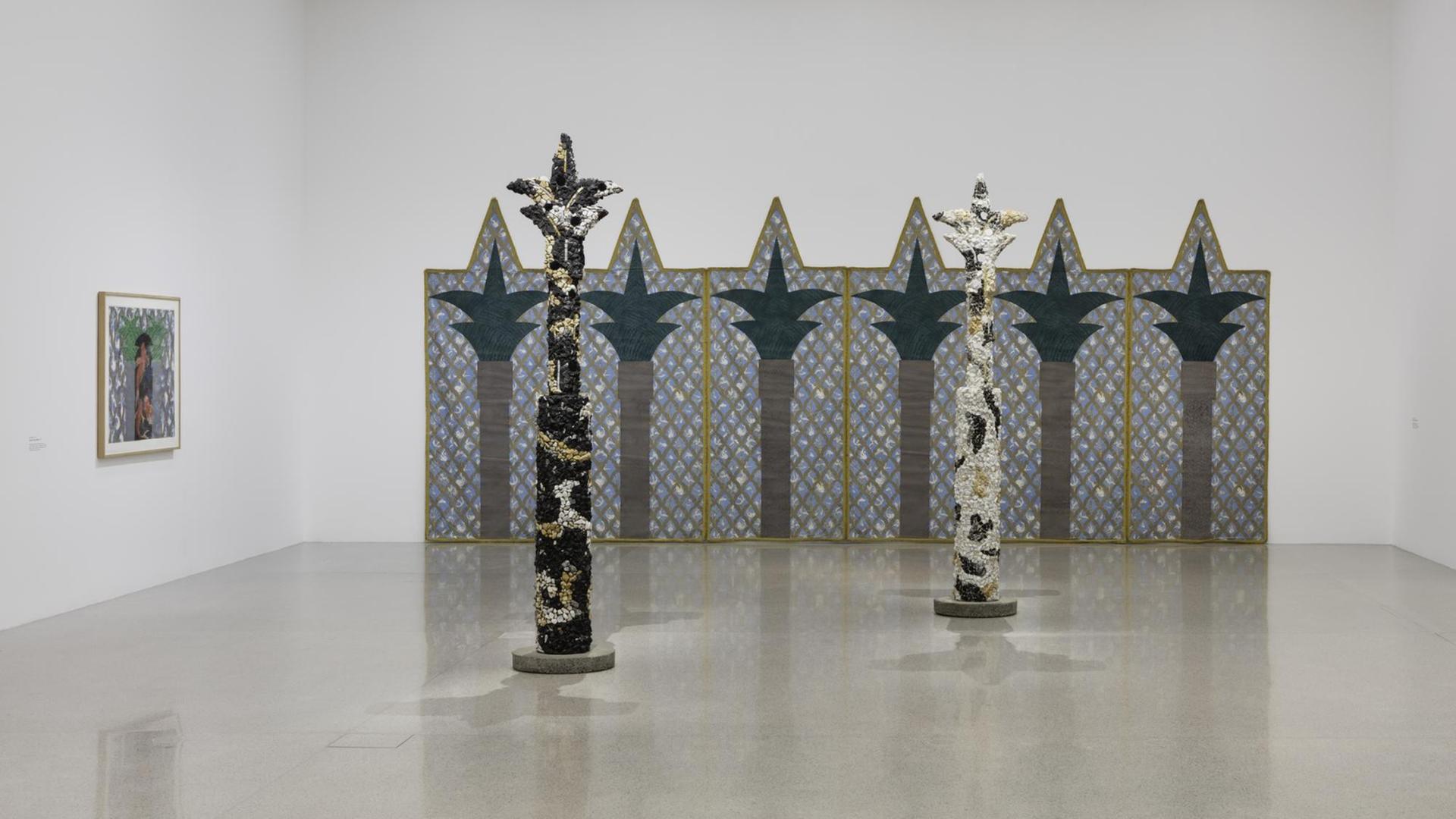 Installationsansichtansicht: Ned Smyths "Portale Fish & Fabric" bestehnd aus skulpturalen und reliefartigen Elementen in der Ausstellung "Pattern and Decoration" im Wiener "mumok". Installationsansichtansicht: Ned Smyths "Portale Fish & Fabric" bestehnd aus skulpturalen und reliefartigen Elementen in der Ausstellung "Pattern and Decoration" im Wiener "mumok".