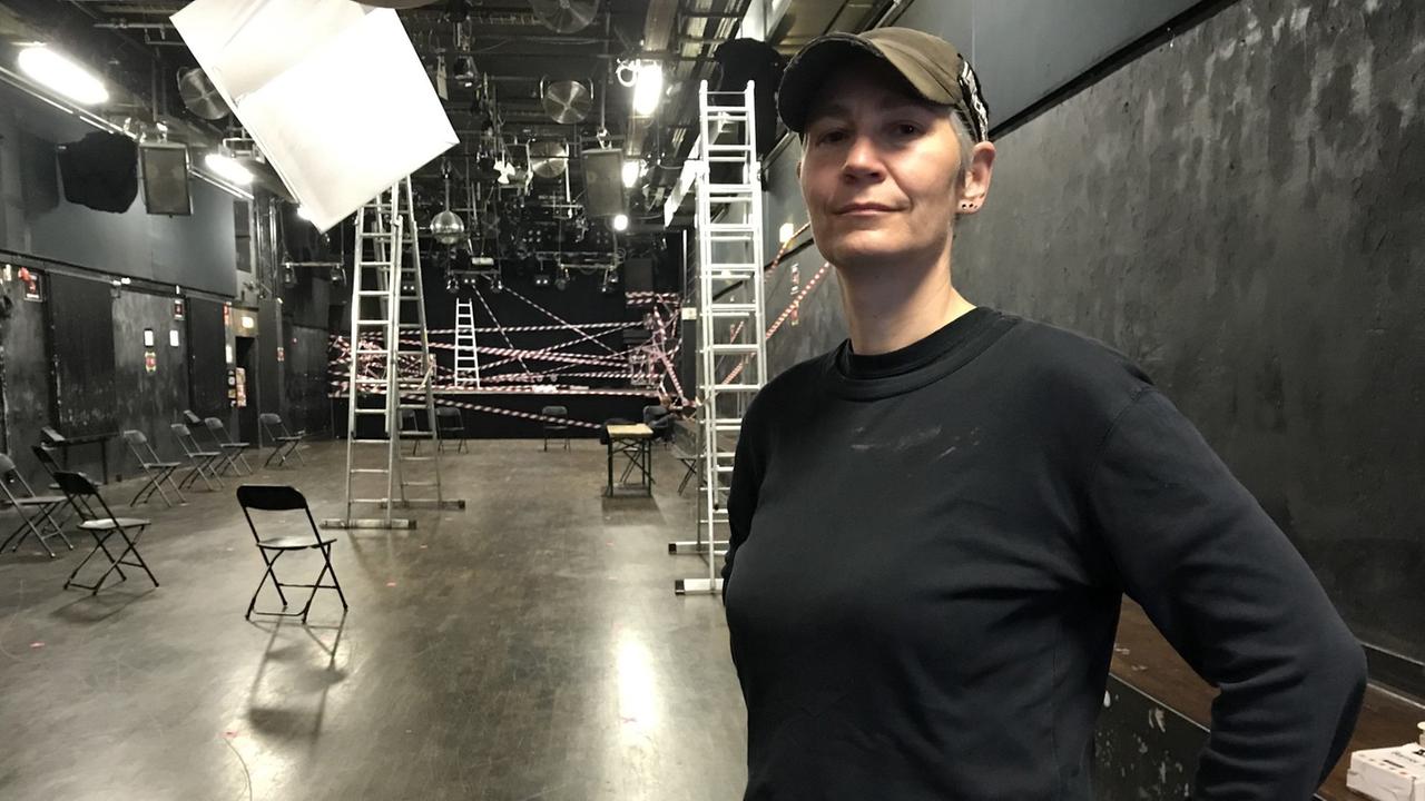 Nanette Fleig, Sprecherin des Clubs SO36 in Kreuzberg in der großen Halle des Clubs, in der nun Kneipenabende veranstaltet werden. Nanette Fleig, Sprecherin des Clubs SO36 in Kreuzberg in der großen Halle des Clubs, in der nun Kneipenabende veranstaltet werden.