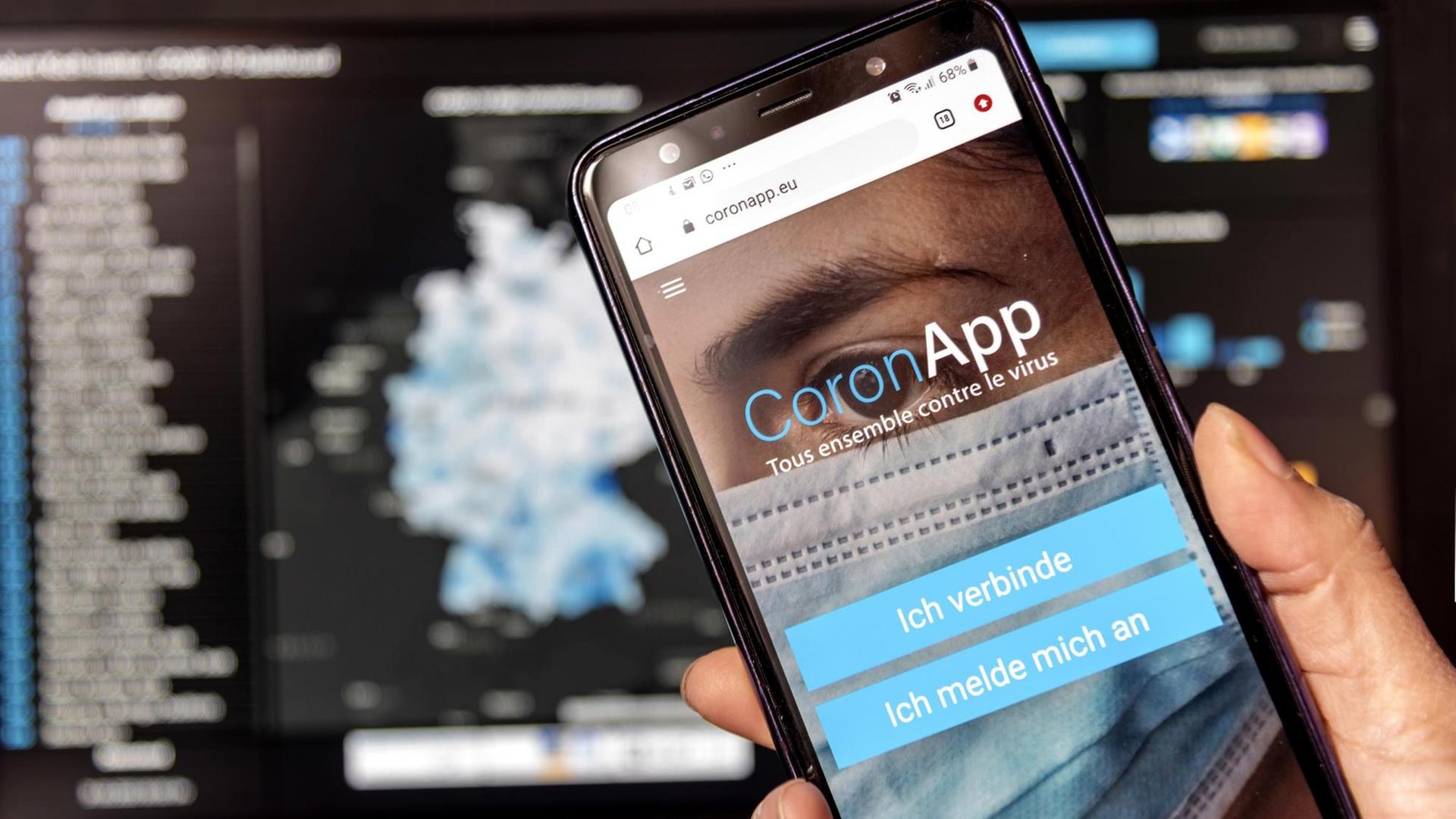 Die Freiwilige Corona-App "app.coronapp.eu" auf einem Handy-Display mit der Robert Koch Institut Website im Hintergrund. Die Freiwilige Corona-App "app.coronapp.eu" auf einem Handy-Display mit der Robert Koch Institut Website im Hintergrund.