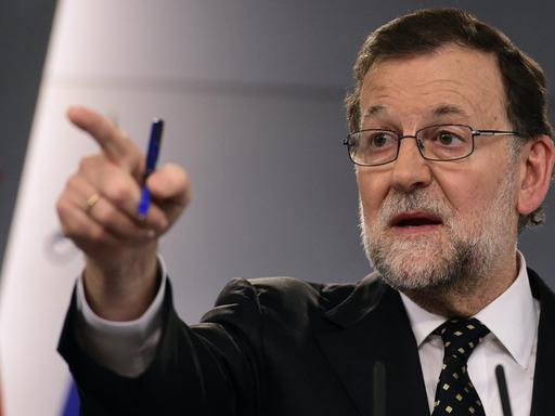 Spaniens Ministerpräsident Rajoy bei seiner Pressekonferenz in Madrid