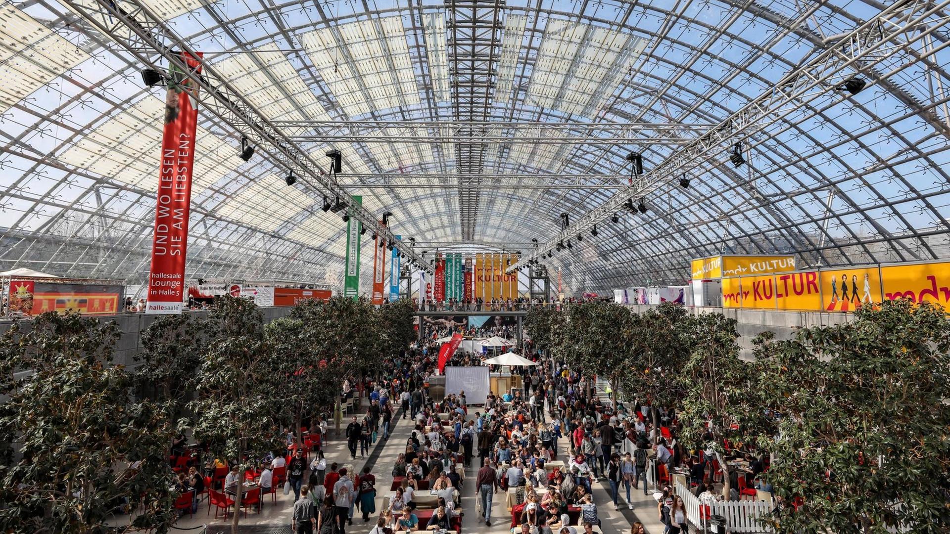 Das Foto zeigt die Glashalle der Leipziger Buchmesse. Das Foto zeigt die Glashalle der Leipziger Buchmesse.