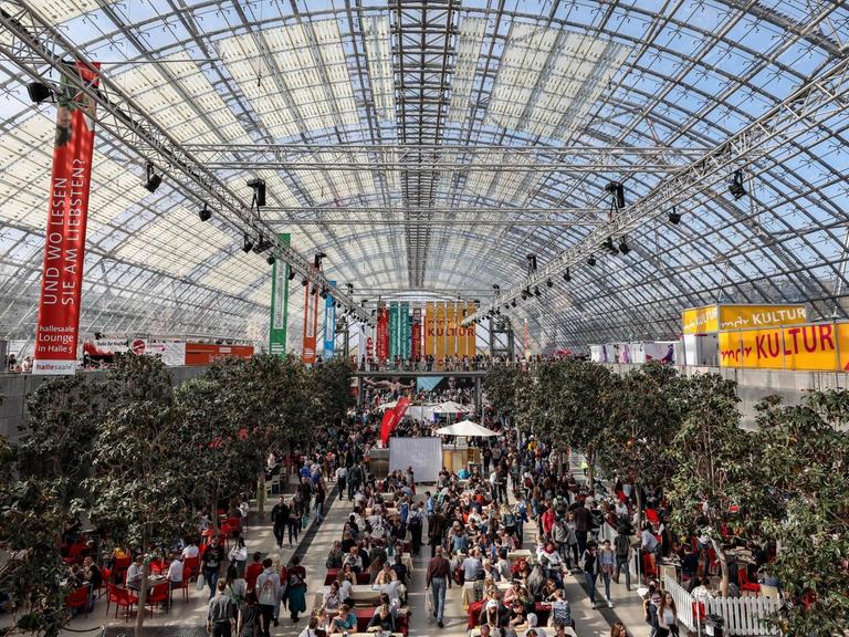 Das Foto zeigt die Glashalle der Leipziger Buchmesse.