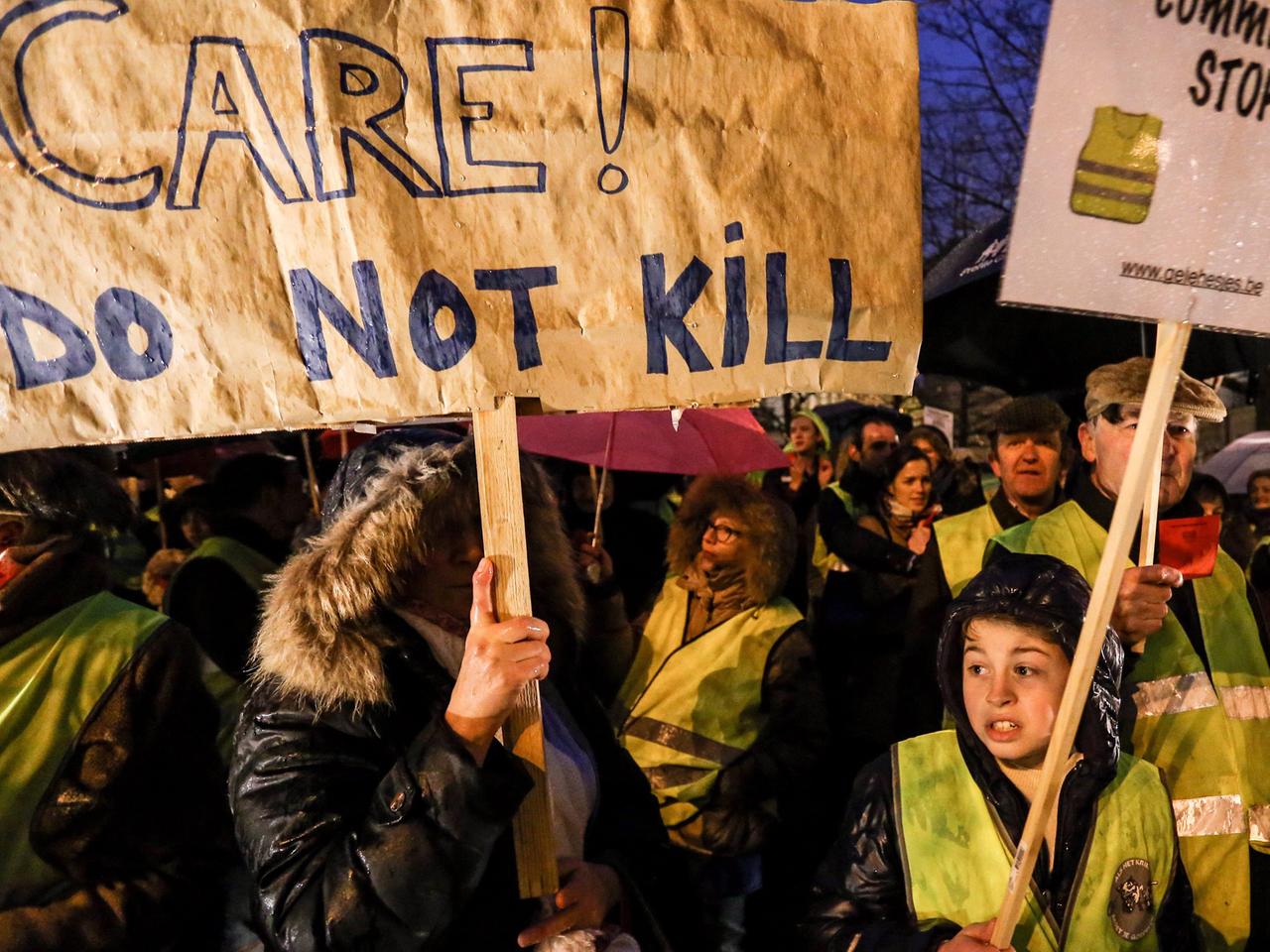Aktivisten protestieren gegen Sterbehilfe für Kinder in Brüssel Aktivisten protestieren gegen Sterbehilfe für Kinder in Brüssel
