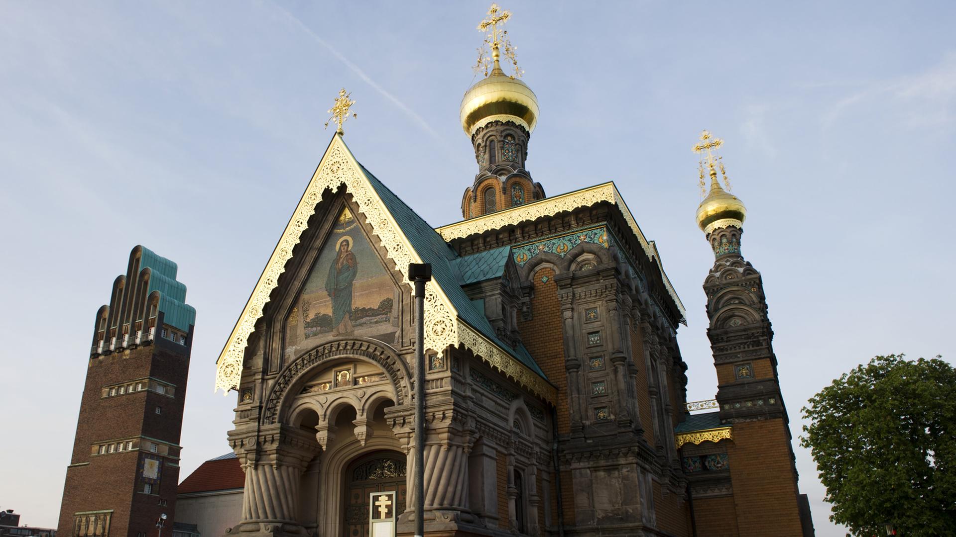 Die Russische Kapelle und der Hochzeitsturm auf der Mathildenhöhe in Darmstadt Die Russische Kapelle und der Hochzeitsturm auf der Mathildenhöhe in Darmstadt