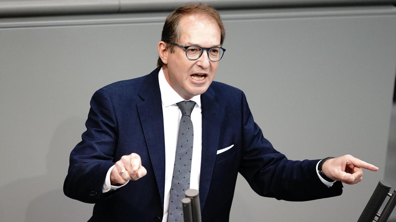 Alexander Dobrindt, Vorsitzender der CSU Landesgruppe im Deutschen Bundestag. Alexander Dobrindt, Vorsitzender der CSU Landesgruppe im Deutschen Bundestag.