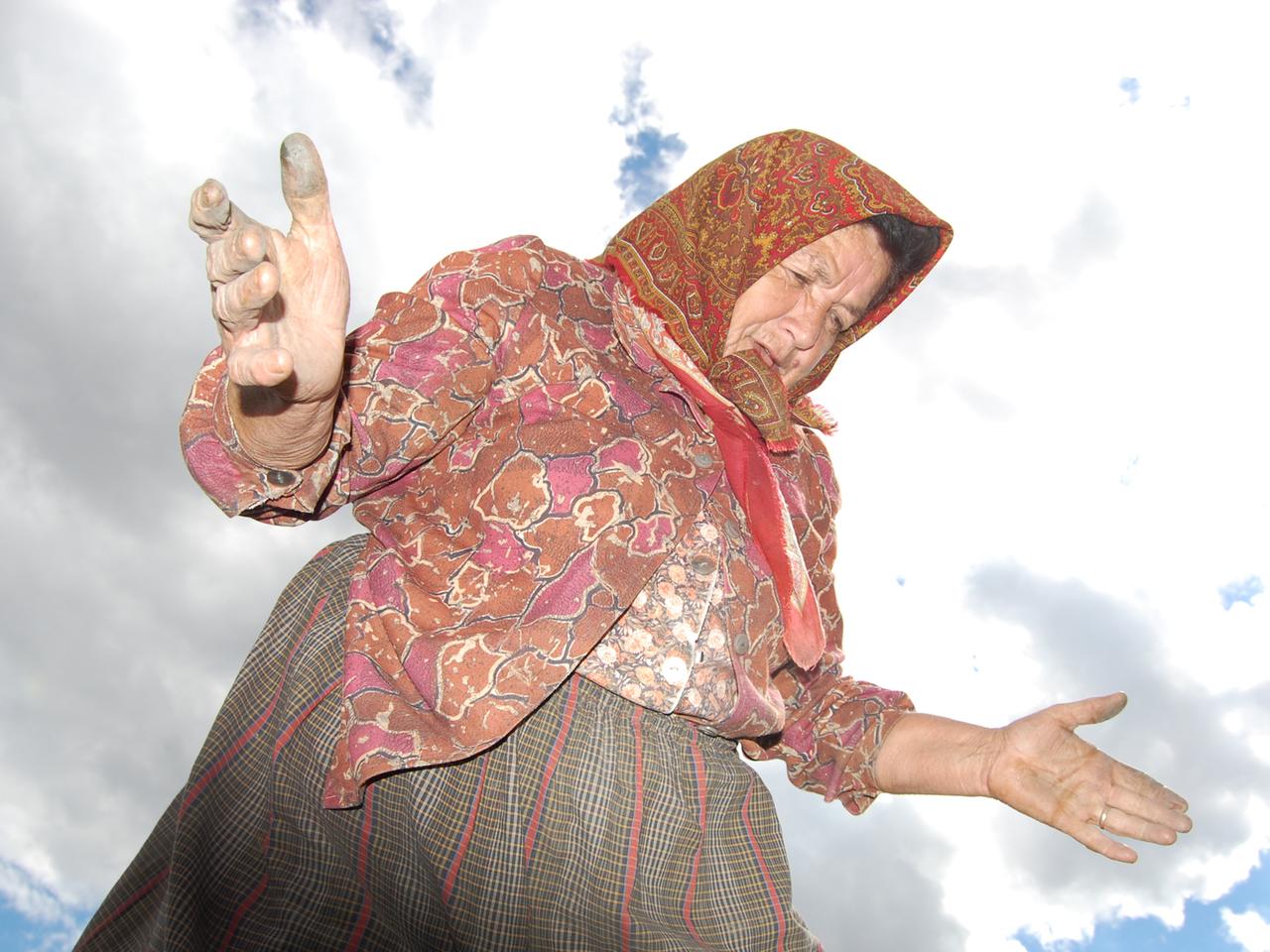 Anna Maroki auf einem Paprika-Feld Anna Maroki auf einem Paprika-Feld