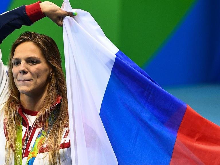 2910386 08/11/2016 Yulia Yefimova (Russia), winner of the silver medal in the women's individual 200m breaststroke at the XXXI Summer Olympics, during the award ceremony. Alexander Vilf/Sputnik |