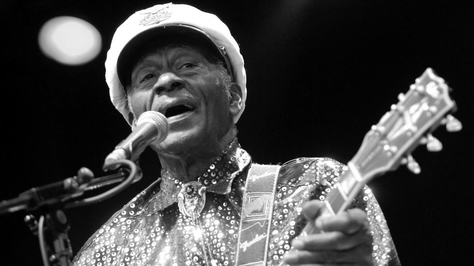 Die Rock'n'Roll-Legende Chuck Berry bei einem Auftritt in Berlin. Die Rock'n'Roll-Legende Chuck Berry bei einem Auftritt in Berlin.