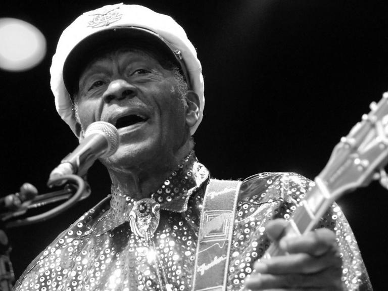 Die Rock'n'Roll-Legende Chuck Berry bei einem Auftritt in Berlin.