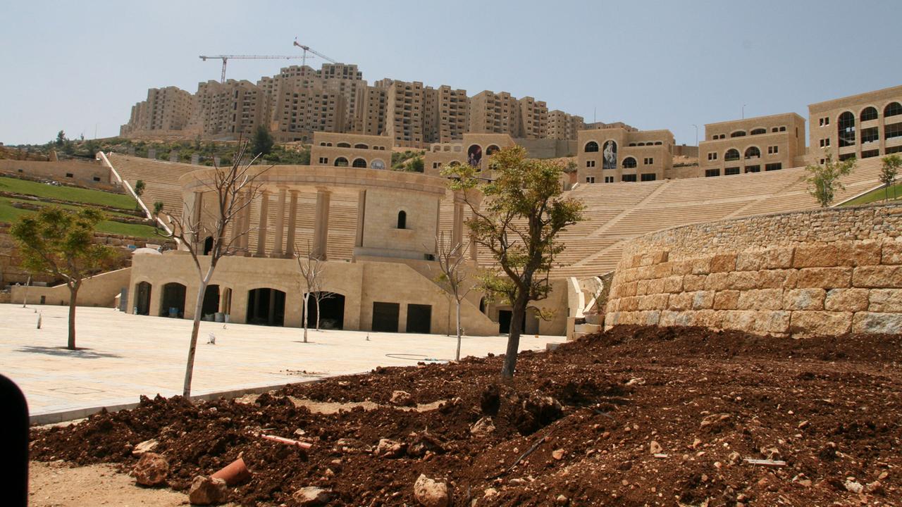 Das Amphitheater von Rawabi soll 15.000 Menschen Platz bieten. Das Amphitheater von Rawabi soll 15.000 Menschen Platz bieten.
