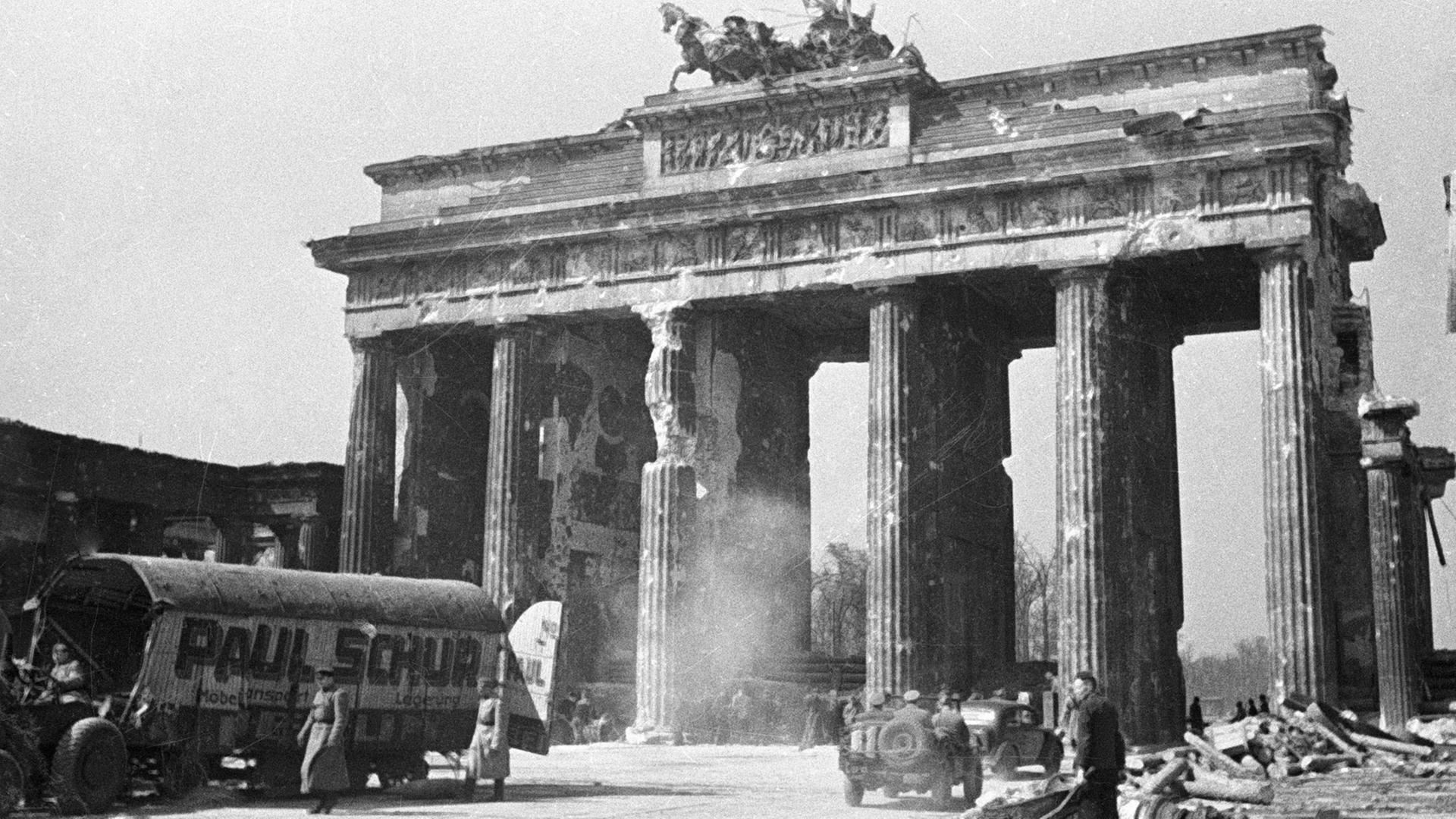 Brandenburger Tor bei Kriegsende 1945 Brandenburger Tor bei Kriegsende 1945