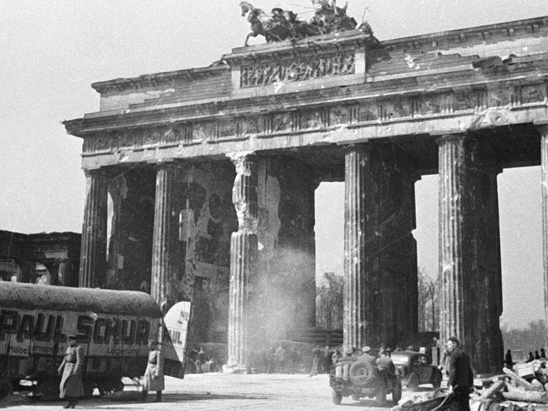 Brandenburger Tor bei Kriegsende 1945