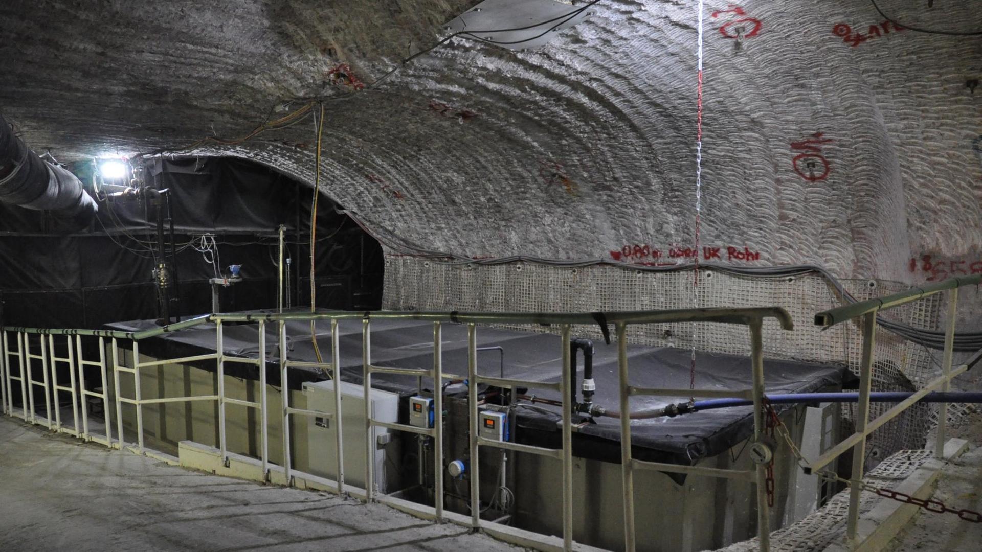 Blick auf die Auffangtanks, in die jeden Tag über 12.500 Liter Wasser fließen. Blick auf die Auffangtanks, in die jeden Tag über 12.500 Liter Wasser fließen.